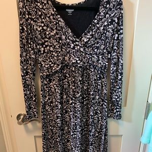 *Host pick* Old Navy Maternity Faux wrap dress Black with White Floral Print
